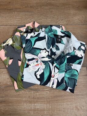 Volcom Boys Tropical Button Up Shirts 2 Pack Bundle Size S 8